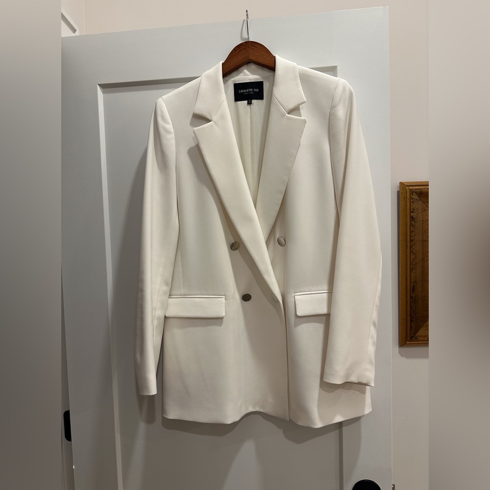 Lafayette 148 NY Jacket
Ivory w/Silver buttons double-breasted Blazer…STUNNING!